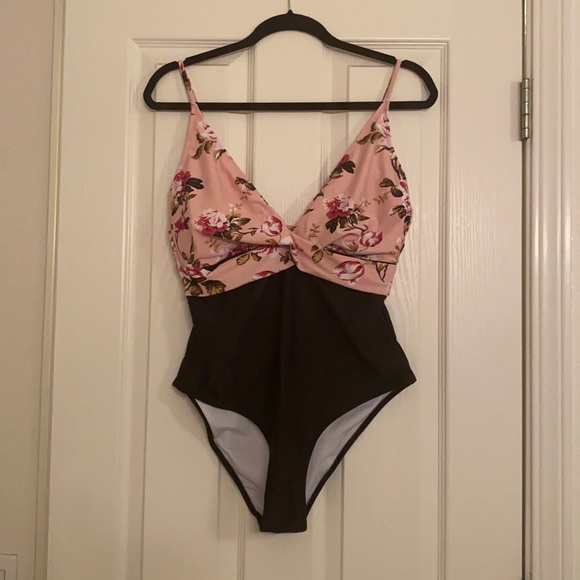 Bathing suit - Picture 1 of 2